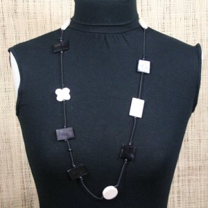 Collier long en corne