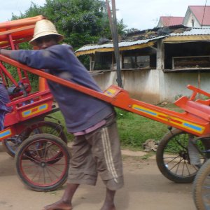 Pousse-pousse traditionnel - Moyen de transport courant pour tous