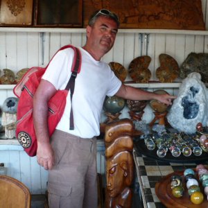 Diversité des pierres naturelles - Jean-François Clergerie en visite chez un marchand de pierres naturelles