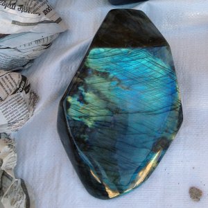 Belle labradorite polie