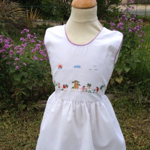 Robe enfant brodée bas de robe parme